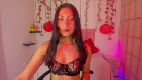 Snapshot of venus_latin_01 chatting on 11.08.25 Mary online show from 11.08.25