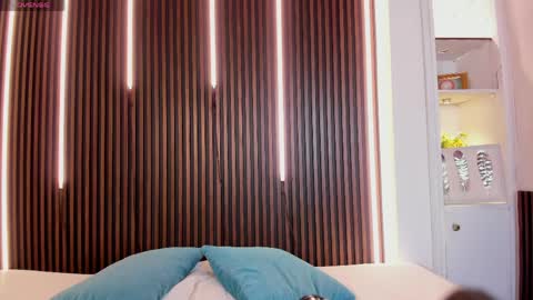 Venus Cooper Everyday From 1400 to 2200 Col Time online show from 04.14.26