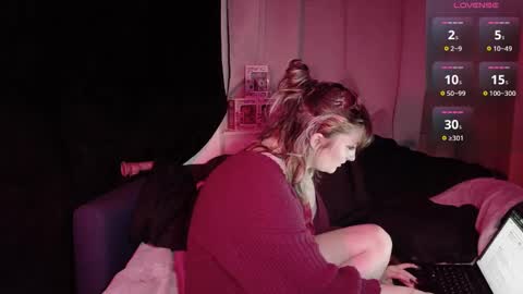 Snapshot of venustrappedflies chatting on 02.11.26 Venus 3 online show from 02.11.26