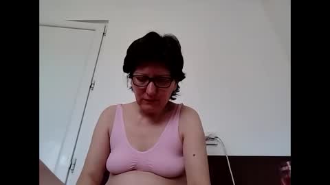 Snapshot of vera_elle chatting on 04.25.26 Vera online show from 04.25.26