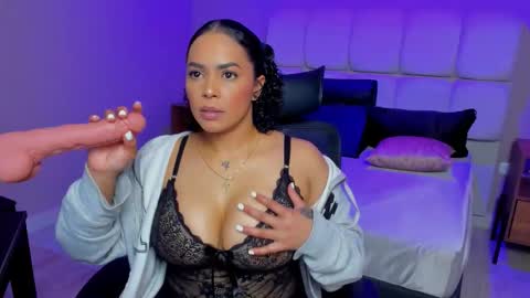 Snapshot of vero_milff chatting on 11.29.25 Vero online show from 11.29.25