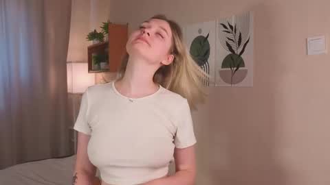 Snapshot of verocat chatting on 09.14.25 Veronica online show from 09.14.25