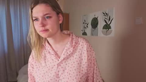 Snapshot of verocat chatting on 09.15.25 Veronica online show from 09.15.25