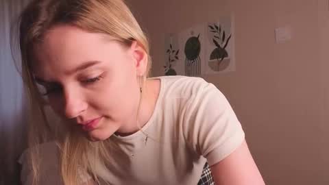 Snapshot of verocat chatting on 09.22.25 Veronica online show from 09.22.25