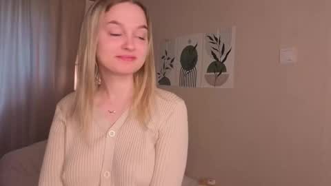 Snapshot of verocat chatting on 09.24.25 Veronica online show from 09.24.25