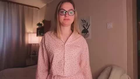 Snapshot of verocat chatting on 10.04.25 Veronica online show from 10.04.25