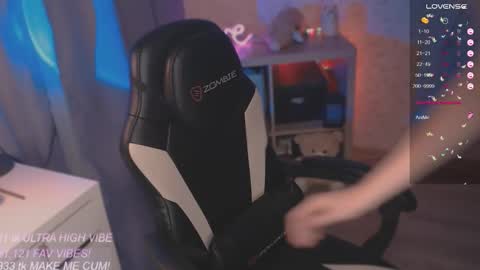 Snapshot of veronaaura chatting on 09.10.25 Tiffany online show from 09.10.25