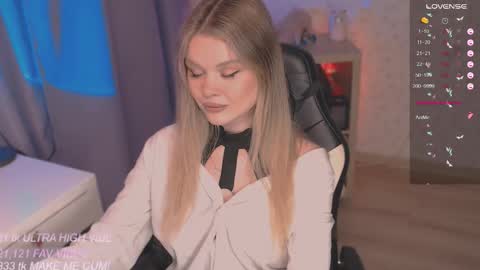 Snapshot of veronaaura chatting on 09.22.25 Tiffany online show from 09.22.25