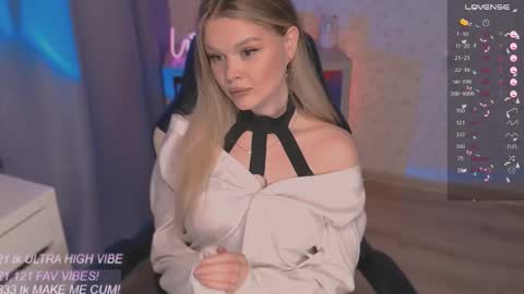 Snapshot of veronaaura chatting on 09.29.25 Tiffany online show from 09.29.25