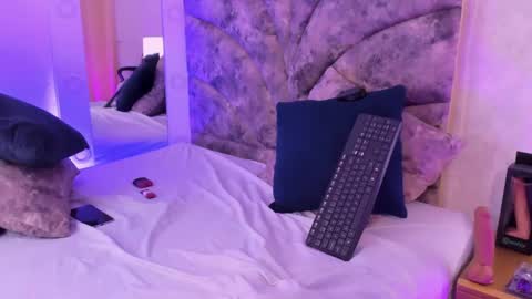 Veronica Olson online show from 01.31.25