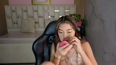 Snapshot of veronicaa_s chatting on 05.16.26 veronicaa_s online show from 05.16.26