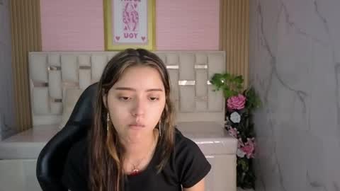 Snapshot of veronicaa_s chatting on 05.21.26 veronicaa_s online show from 05.21.26