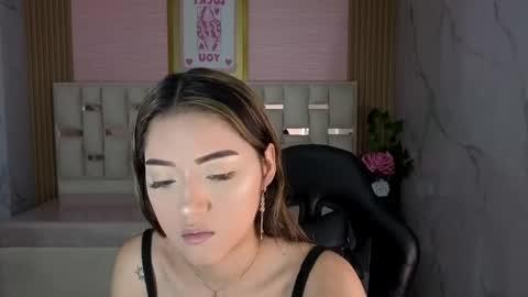Snapshot of veronicaa_s chatting on 05.28.26 veronicaa_s online show from 05.28.26