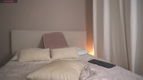  V A L  help me reach 100likes online show from 04.21.26