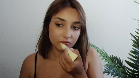 Snapshot of veryveryshygirl chatting on 06.09.26 Ana online show from 06.09.26
