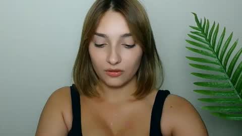 Snapshot of veryveryshygirl chatting on 07.28.26 Ana online show from 07.28.26