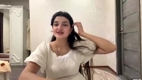 Snapshot of vestaigwe chatting on 07.28.26 Izzabel online show from 07.28.26