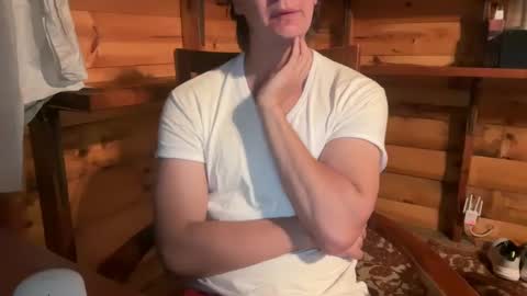 Snapshot of vexelgain chatting on 09.28.25 HendasWerout online show from 09.28.25