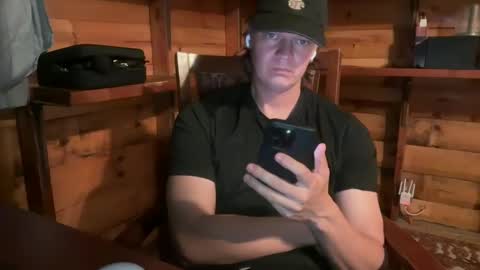 Snapshot of vexelgain chatting on 10.10.25 HendasWerout online show from 10.10.25