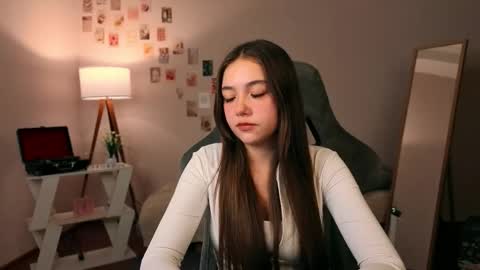 Snapshot of vexorin chatting on 11.21.25 Rachel online show from 11.21.25