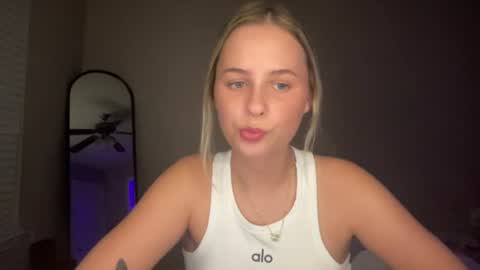 Snapshot of viarlunaa chatting on 07.30.26 viarlunaa online show from 07.30.26