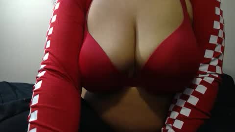 vibe_xxxo online show from 01.08.26