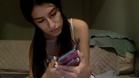 Snapshot of vibingwithchloe chatting on 12.11.24 chloe online show from 12.11.24