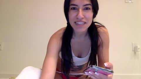 Snapshot of vibingwithchloe chatting on 12.12.24 chloe online show from 12.12.24