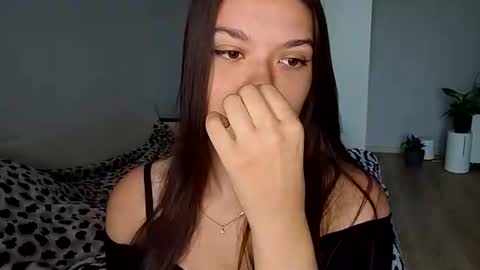 Snapshot of vicki_queen chatting on 06.19.26 Lina online show from 06.19.26