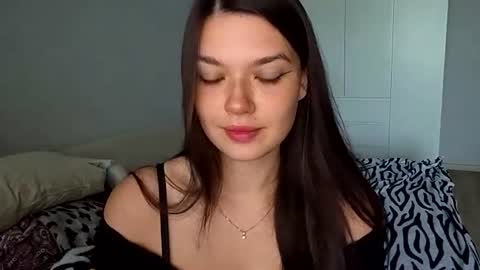 Snapshot of vicki_queen chatting on 06.23.26 Lina online show from 06.23.26