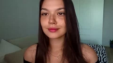 Snapshot of vicki_queen chatting on 06.26.26 Lina online show from 06.26.26