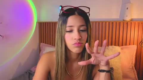 Snapshot of vicky_bass chatting on 09.24.25 VICTORIA online show from 09.24.25