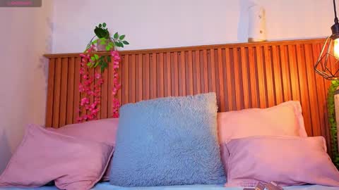 Snapshot of vicky_bass chatting on 10.17.25 VICTORIA online show from 10.17.25