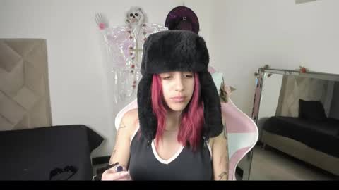 Snapshot of vicky_boop_ chatting on 10.31.25 vicky_boop_ online show from 10.31.25