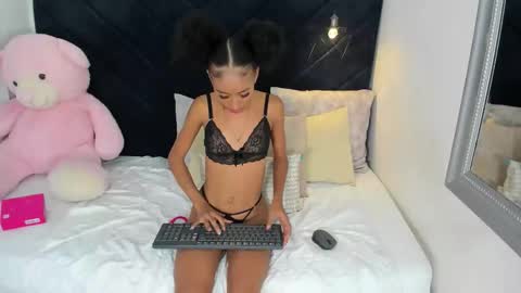 Snapshot of vicky_castillo chatting on 05.29.26 Vicky Castillo online show from 05.29.26