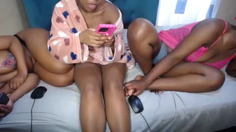 vickyblissx online show from 10.24.25