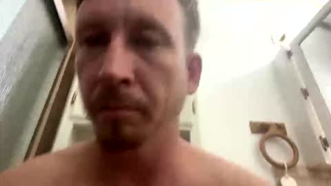 Snapshot of vicrobertson595 chatting on 10.28.25 vicrobertson595 online show from 10.28.25