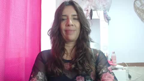 Snapshot of victoria25_meester chatting on 02.05.25 Hi guys Im victoria Be the one who can control me in PVT online show from 02.05.25