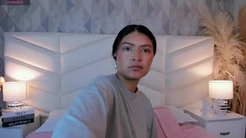 Snapshot of victoria___jonnes chatting on 09.18.25 victoria___jonnes online show from 09.18.25