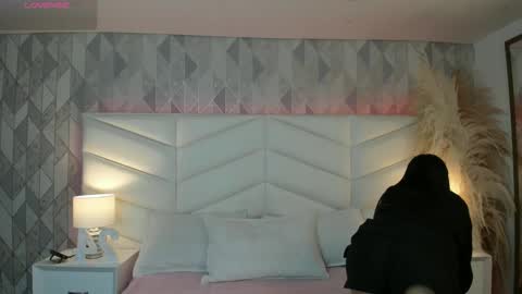 Snapshot of victoria___jonnes chatting on 10.08.25 victoria___jonnes online show from 10.08.25