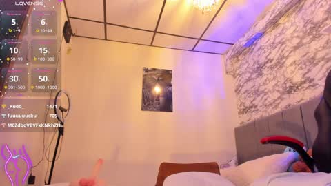 Victoria Coopeer online show from 12.07.24