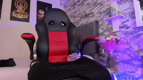 Victoria Coopeer online show from 03.11.25