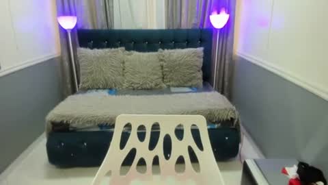 Victoria  grey  online show from 04.22.26