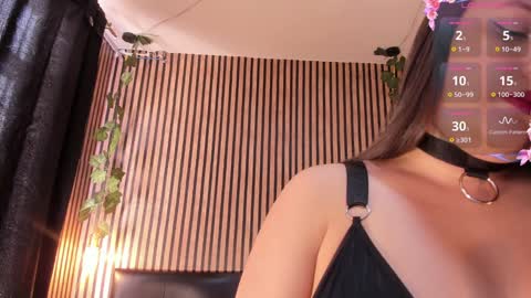 Snapshot of victoria__ponce chatting on 01.20.25 victorira online show from 01.20.25