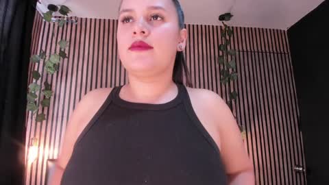 Snapshot of victoria__ponce chatting on 02.06.25 victorira online show from 02.06.25