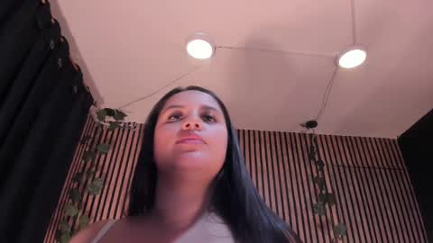 Snapshot of victoria__ponce chatting on 02.12.25 victorira online show from 02.12.25