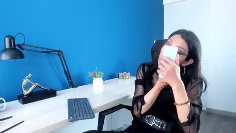 Victoria online show from 12.15.25