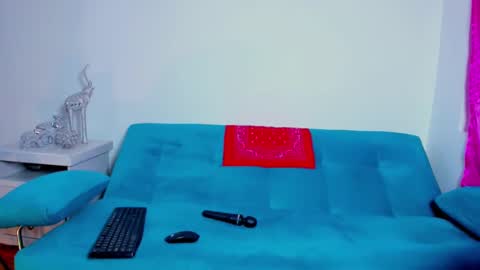 Snapshot of victoria_jhones chatting on 10.17.25 Victoria  online show from 10.17.25