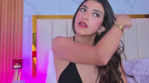  Victoria Lozano  online show from 12.14.24