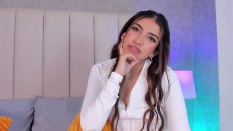  Victoria Lozano  online show from 12.19.24